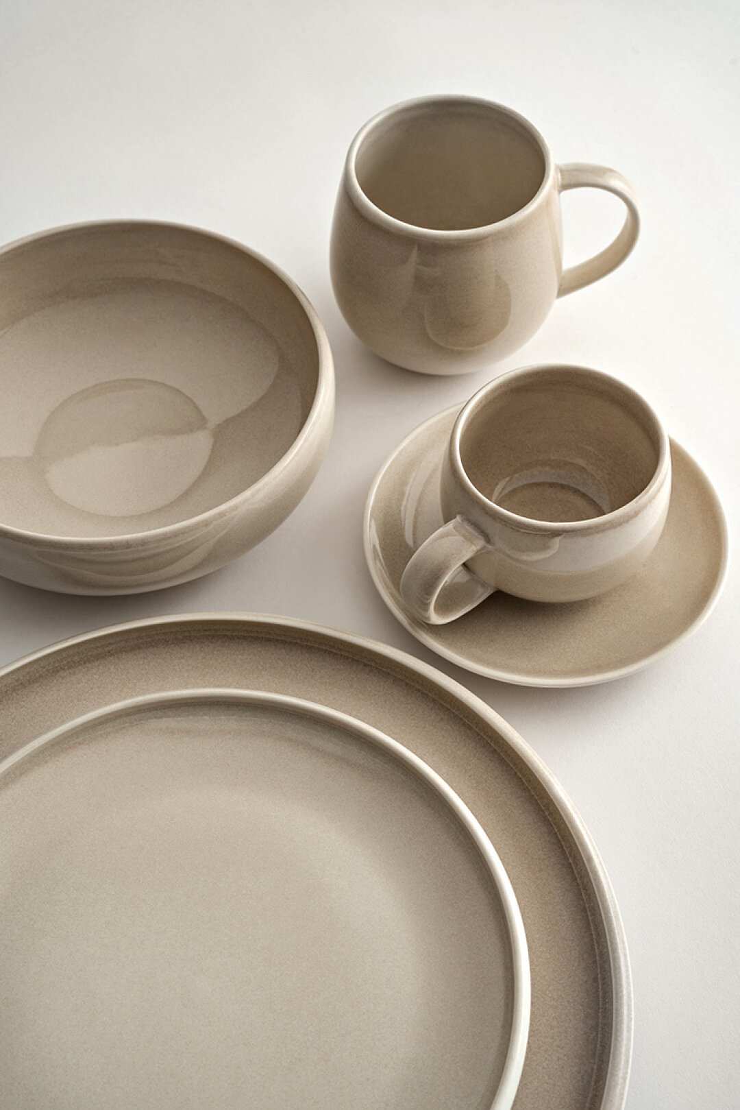 Море внутри! Крем де ля крем столовых серий Dantone Home — коллекция Pebble. Без лишних намеков и острых углов, словно обточенная волной морская