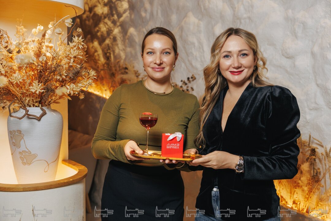 Мария Хидирова, Мария Шелег