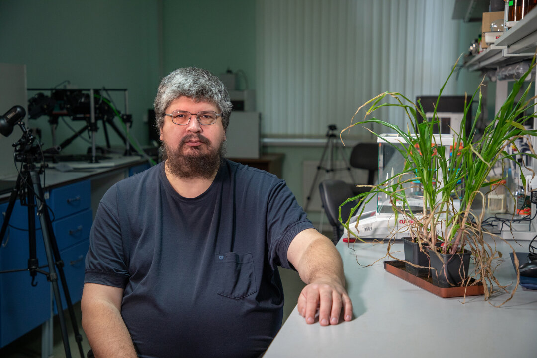 Владимир Сухов