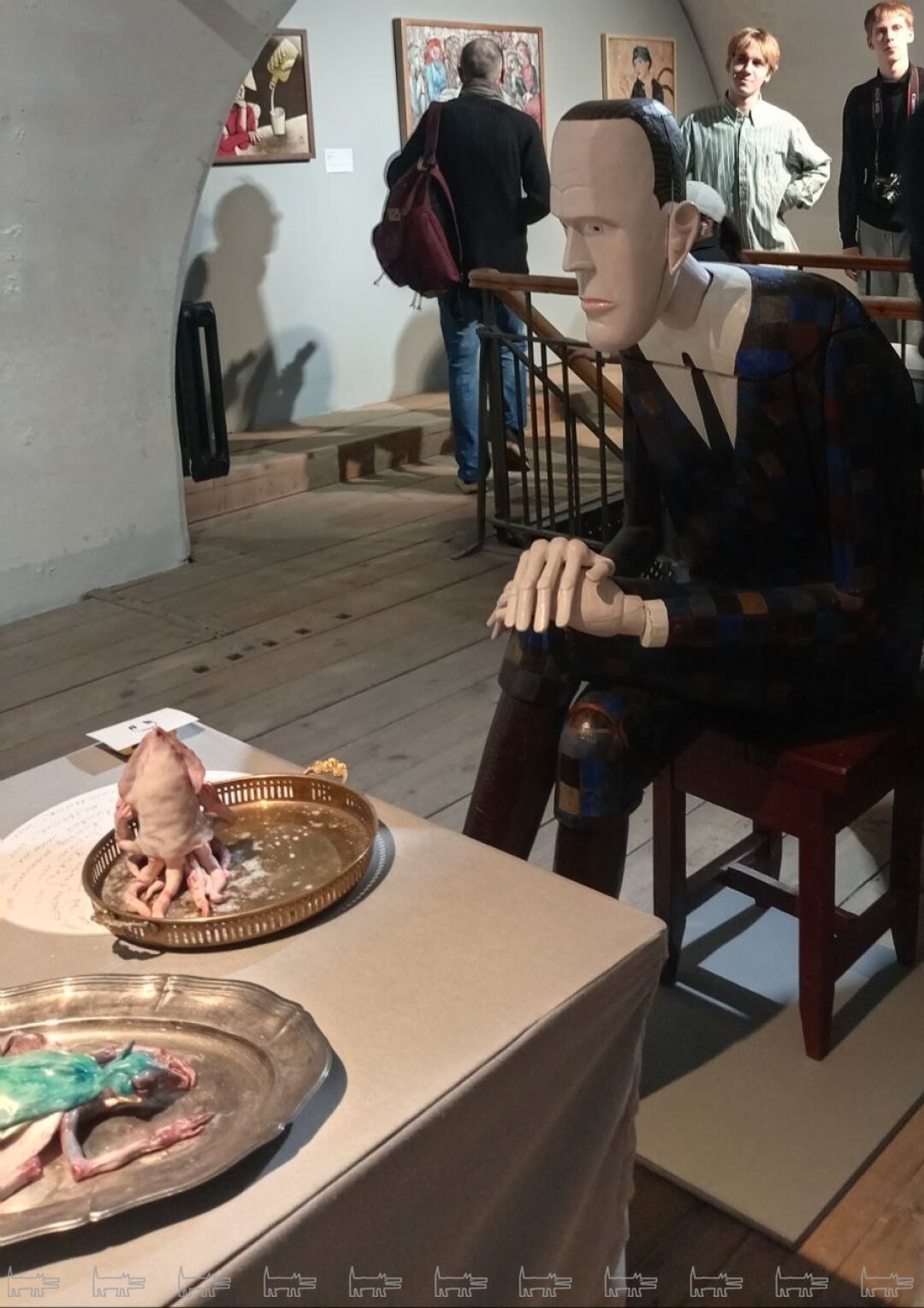 Фрагмент экспозиции «Человек — жизнь — вселенная. Контраст сопоставлений»