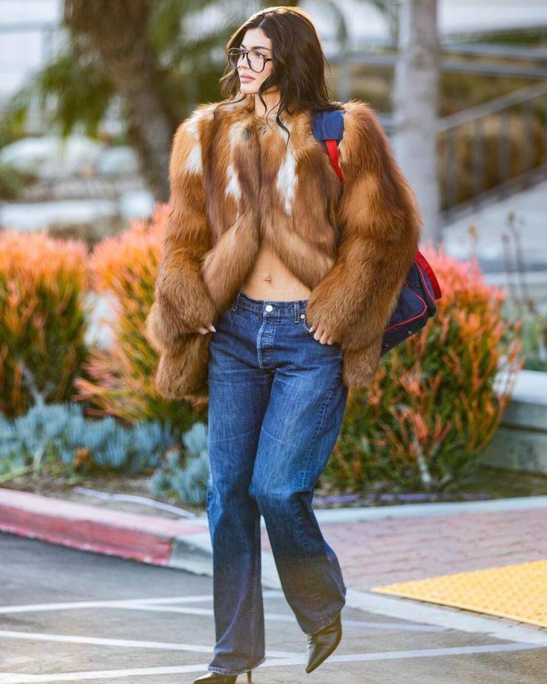 Кайли Дженнер в шубе Nereja