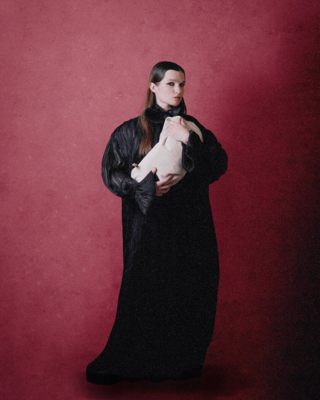 Платье Ereda, сумка Peserico (все – «Кашемир и Шелк»)