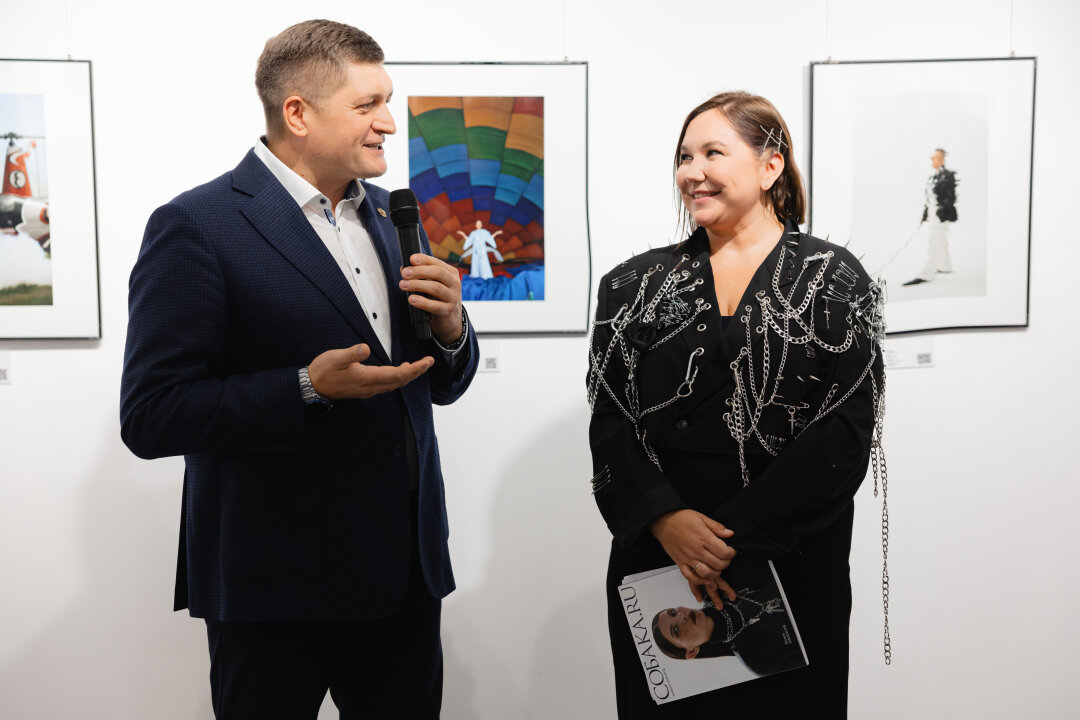 Алексей Сидоров и директор по фотографии «НН.Собака.ru» Юлия Гребнева на открытии выставки