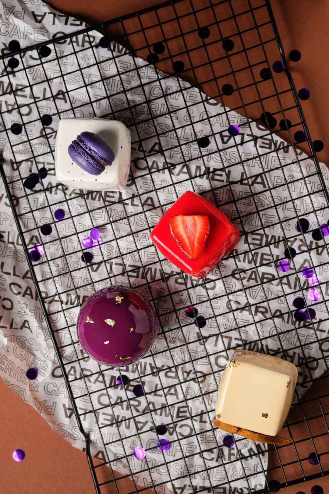 Айдентика для гастропроекта Caramella от студии Level Design Communications