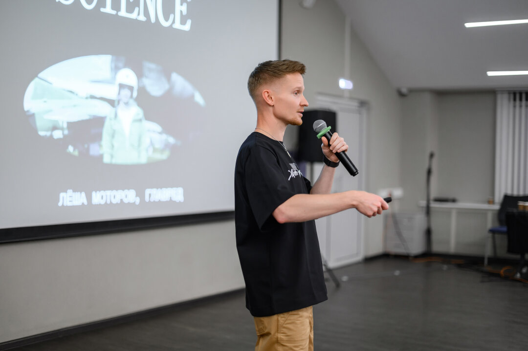 Алексей Моторов, главный редактор дизайн-команды «Авито», — об использовании в работе ИИ (и не только)