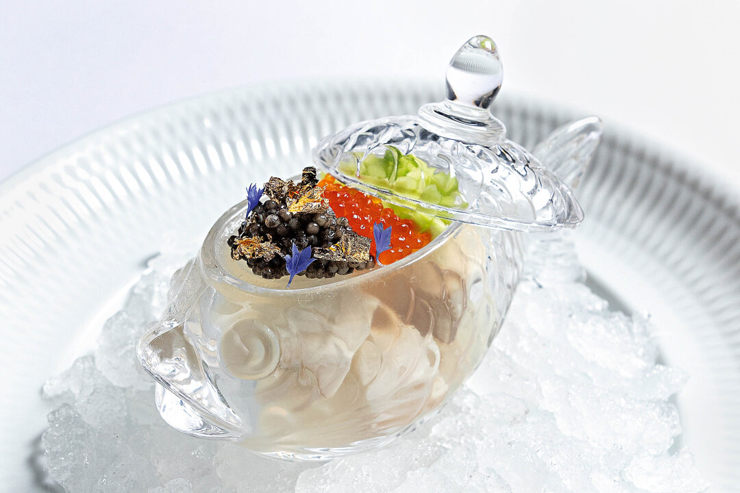 Заливное из стерляди с черной икрой и кремом из хрена