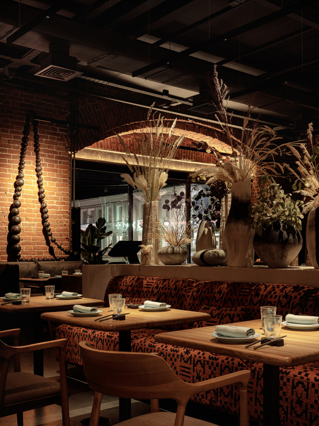 Реализованный интерьер ресторана «Дикари»