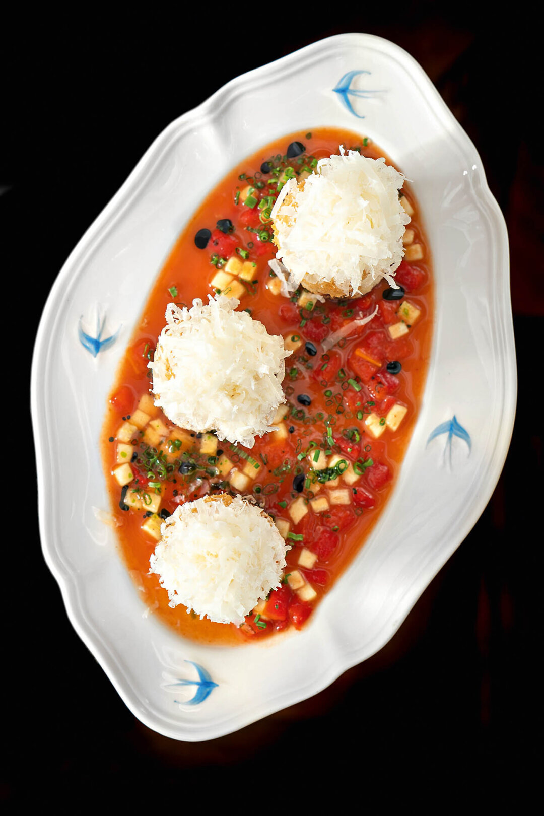 Сушки-бриоши, запеченные с утиным фаршем и пармезаном