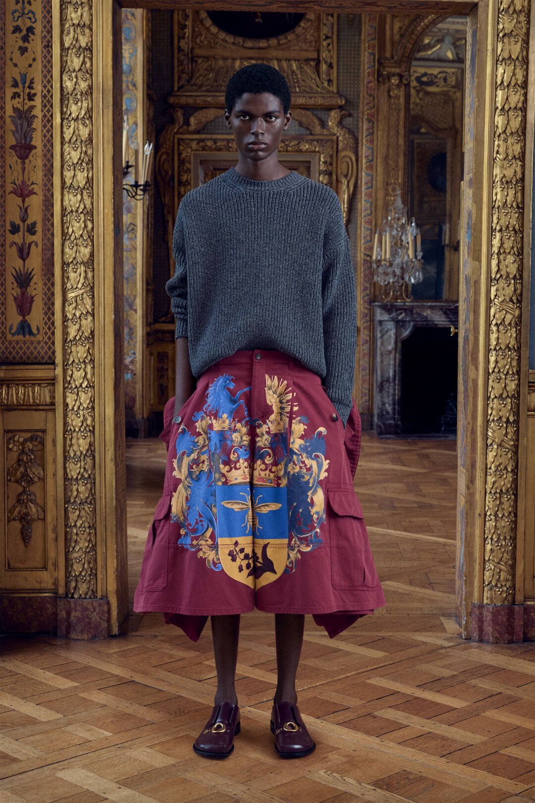 Мастхэв коллекции Pre-Fall - геральдические карго-шорты