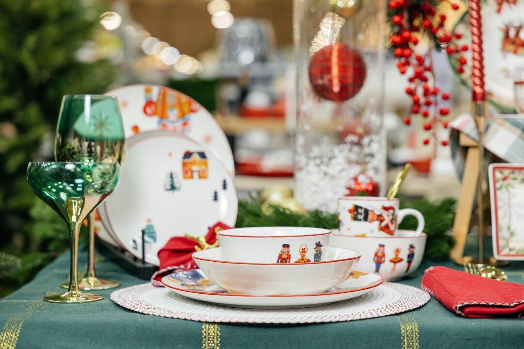 Салатник, тарелки и кружки с Щелкунчиком De'Nastia, «Посуда Центр», от 339 рублей