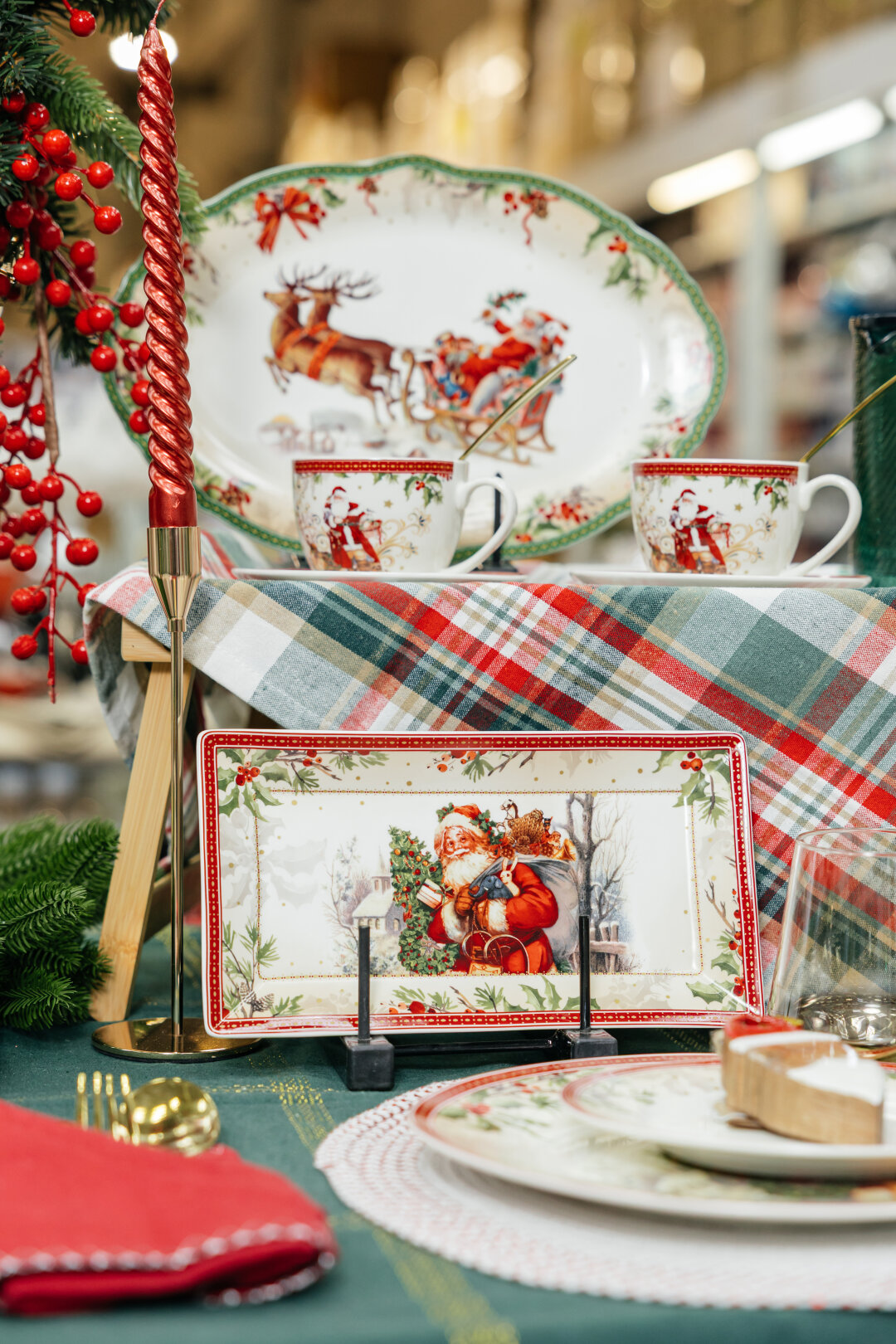 Праздничное блюдо из фарфора De'Nastia, «Посуда Центр», 1099 рублей