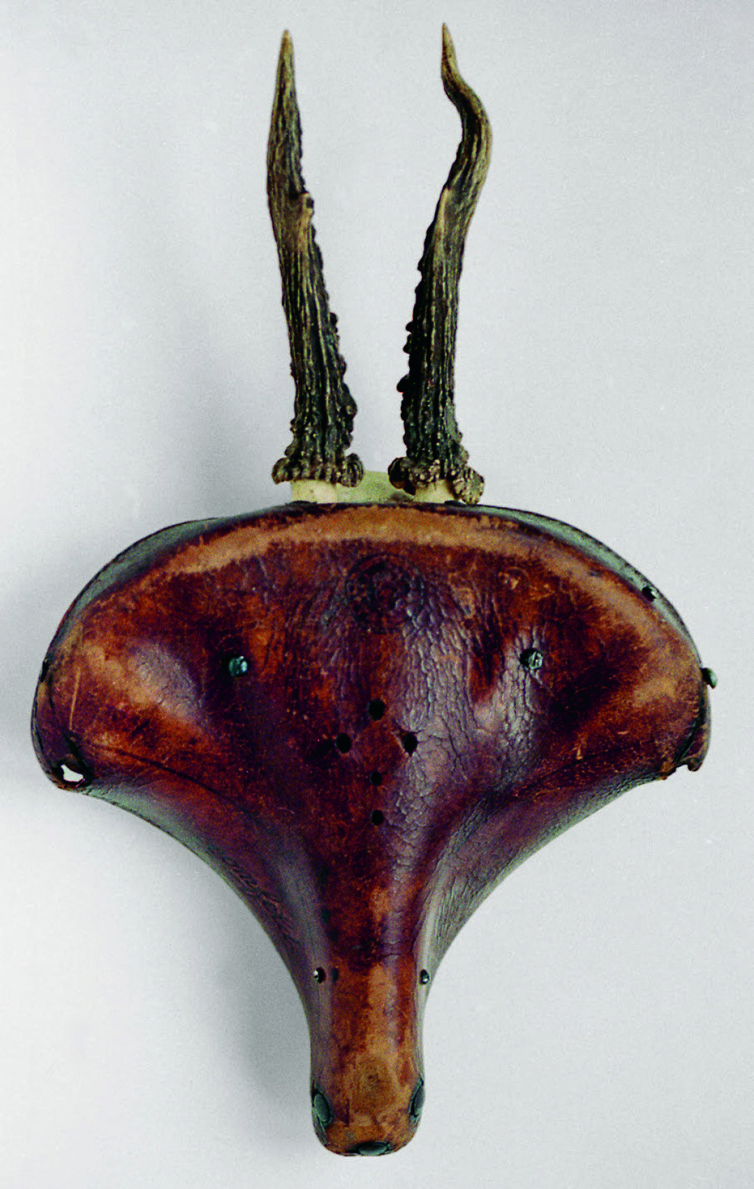 А. Порет. Объекты. 1960-е. Металл, кожа, рога. Собрание семьи Макаревичей