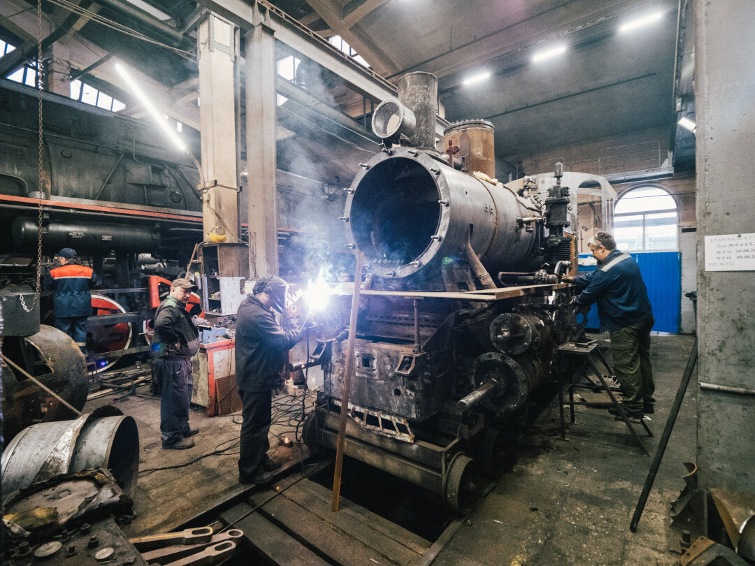 Ремонт узкоколейного паровоза для Челябинской детской железной дороги / фото: Николай Щеголев (автор канала Shegolev (ph))