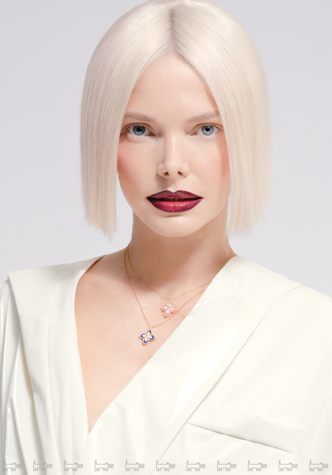 Елизавета Боярская. На Елизавете: колье ROBERTO COIN (Mercury), тренч КАМЕНЬ («Дом Мод»)