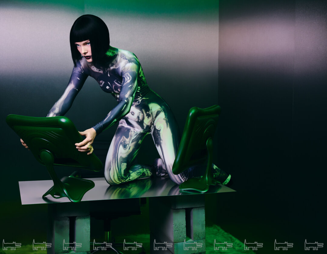 Елизавета Боярская. На Елизавете: кольца ROBERTO COIN (Mercury), комбинезон CHAPURIN, обувь WYSH