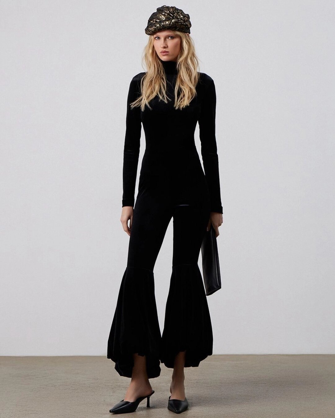 Комбинезон Pervert, 85 000 руб.