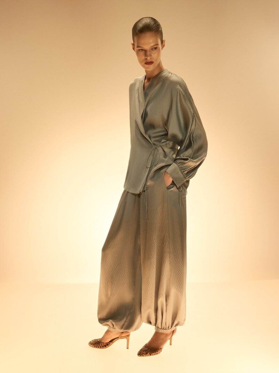 Брюки 12Storeez, 25 000 руб.