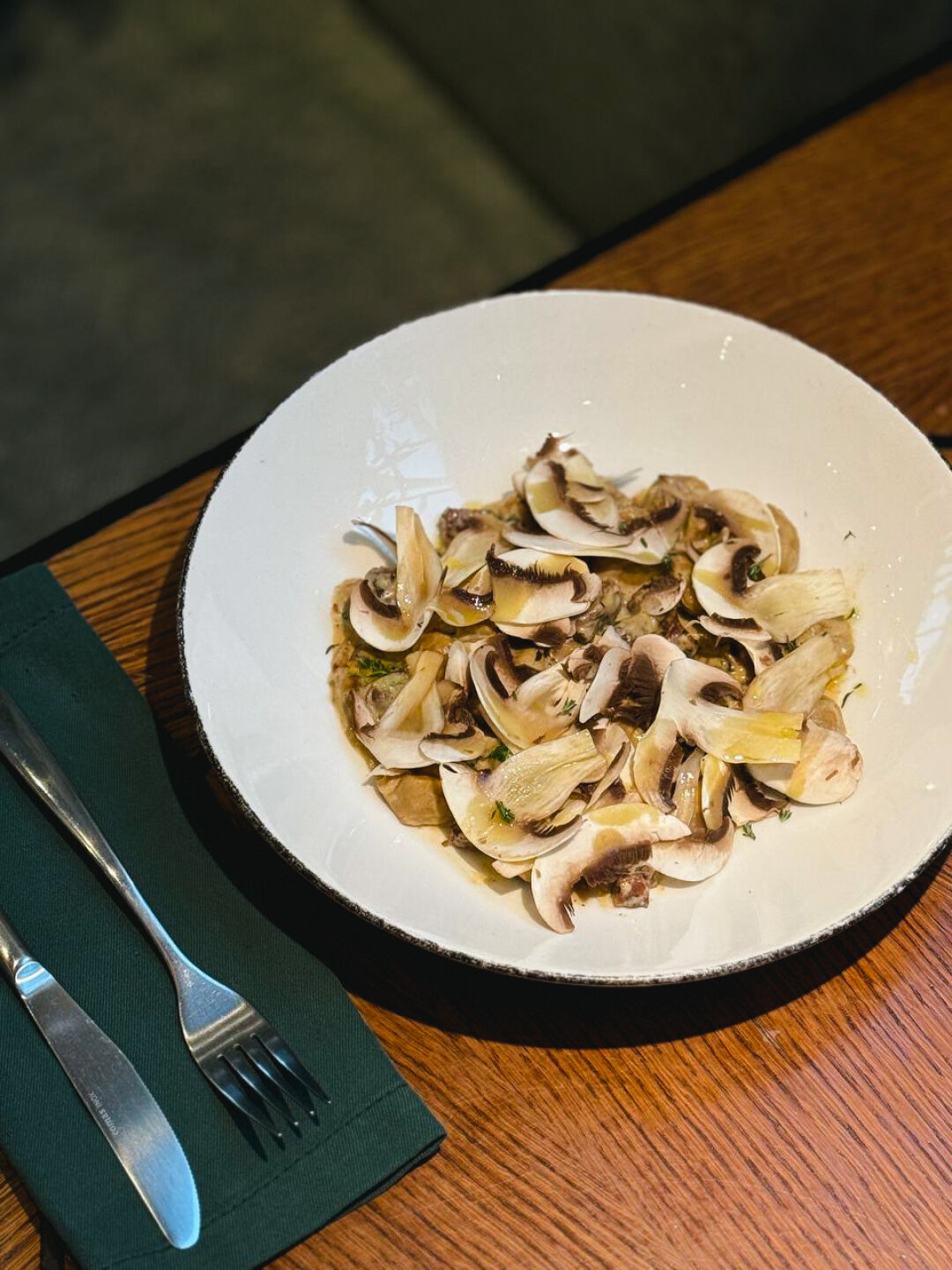 Ляшки с телячьими щечками и грибами в «Игрушках