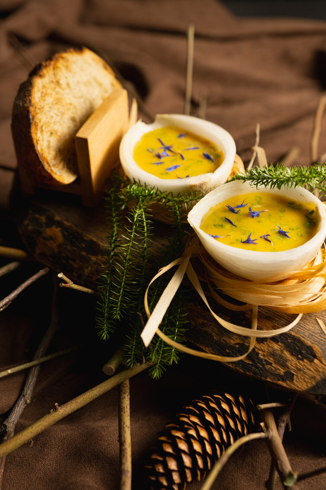 Тартар из оленины с яйцом и зеленым луком в «One Гоги»