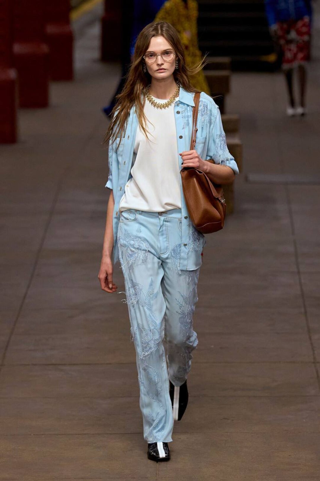 Джинсы да не джинсы: Блази сочинил сет из напоминающего деним шелка с вышивкой авторства мастеров старинного ателье Lesage