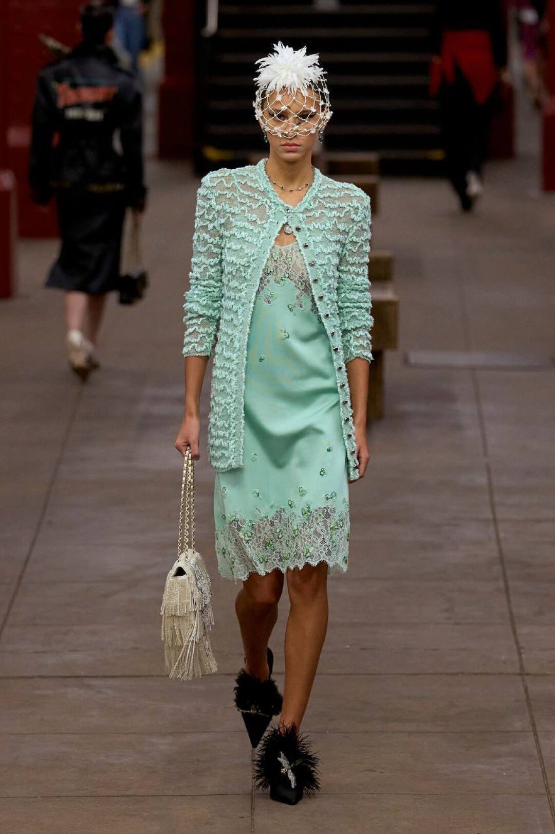 Будуаркорные кружева и бельевая эстетика всё еще с нами