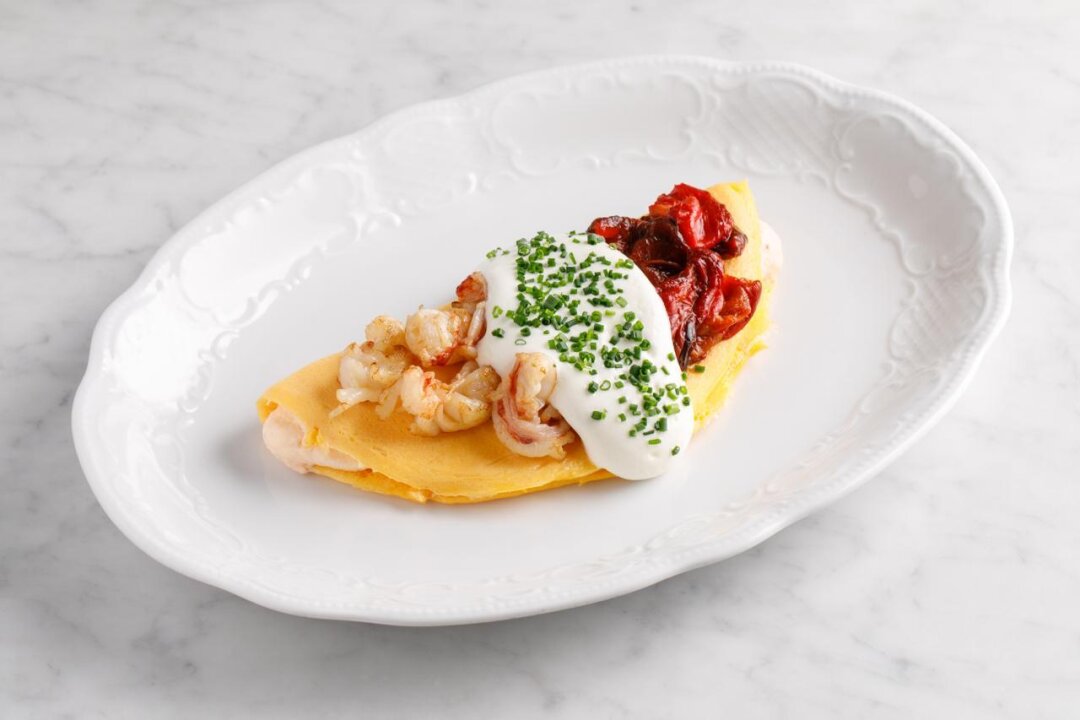 Омлет с лангустинами и печеным рамиро в Frantsuza Bistrot