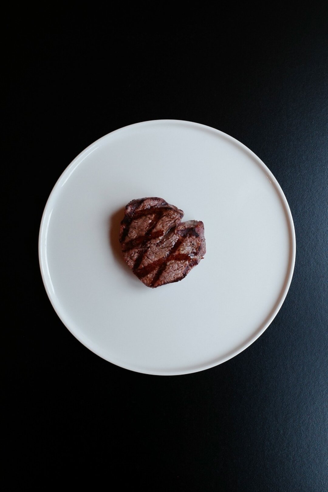 К стейкам на открытом огне в Closer предлагают соус на выбор (рекомендуем лаймовый или перечный!)