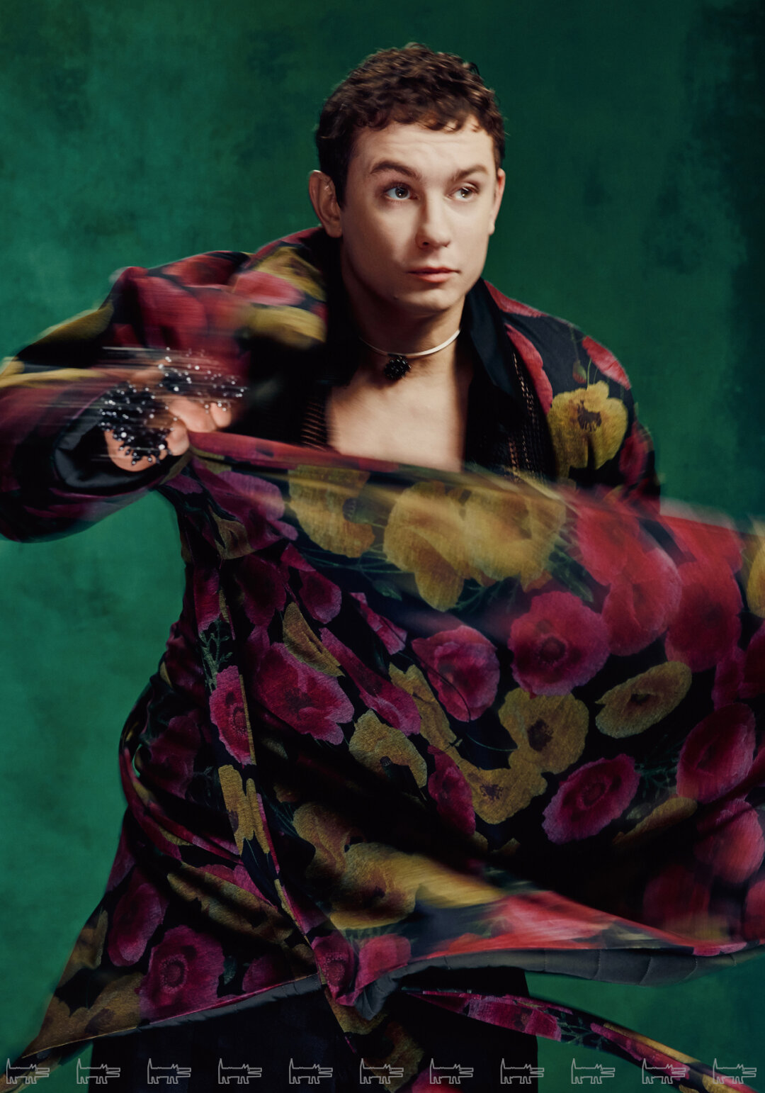 На Никите: пальто и брюки ROGOV, чокер и браслет ELECTRIC MILK