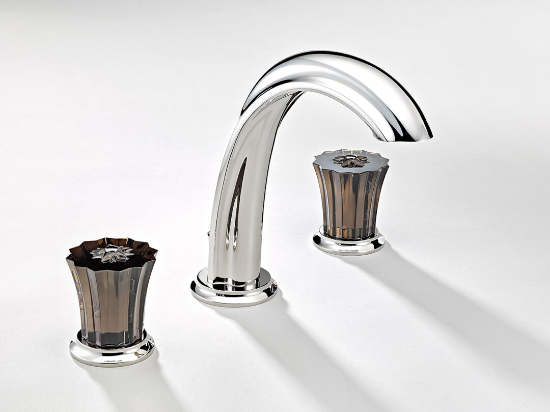 В смесителях больше 25 вариантов покрытия: от хрома и никеля — до бронзы и золота
