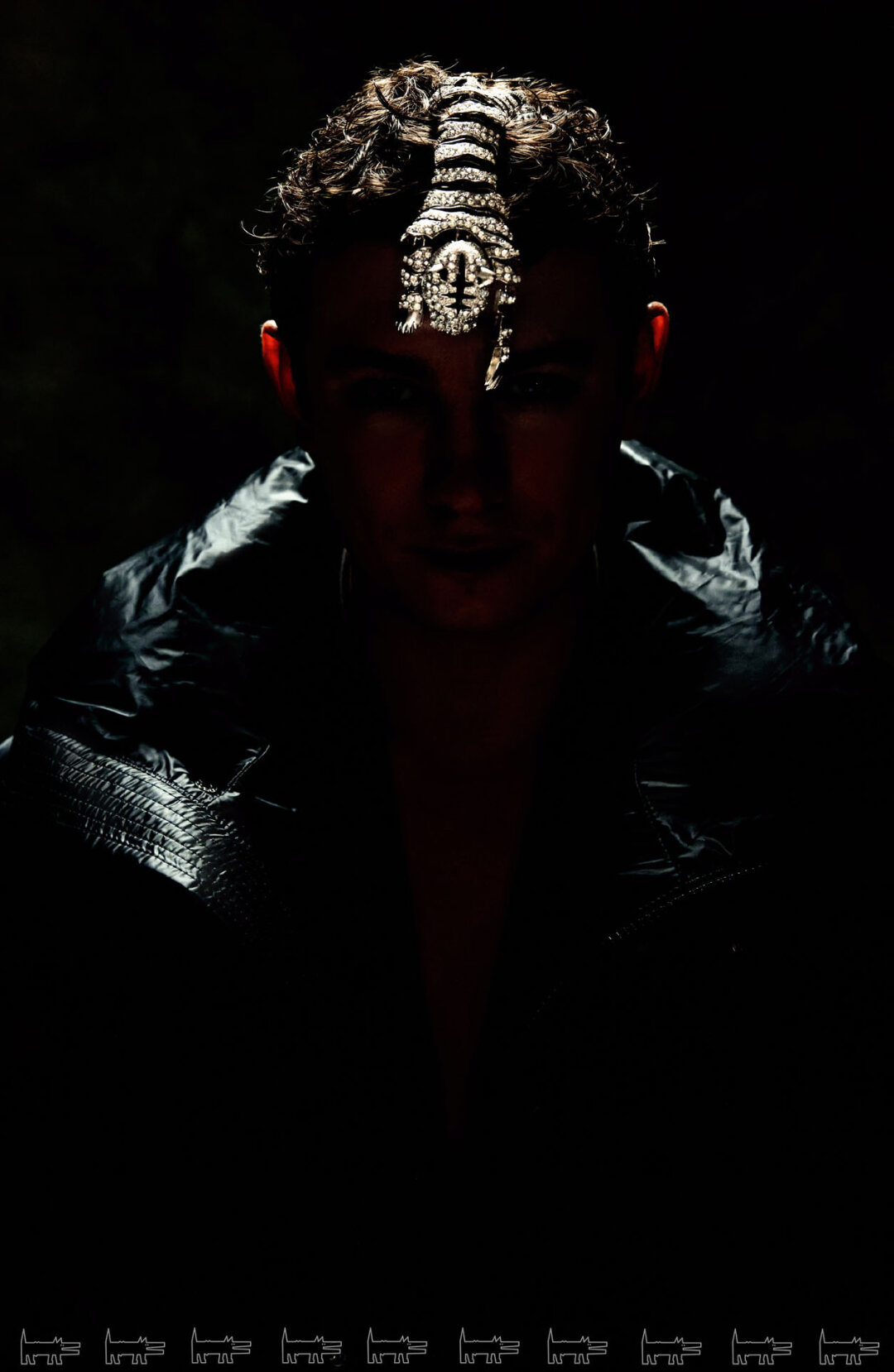 На Никите: пуховик ROGOV, брошь TENDERNESS JEWELRY