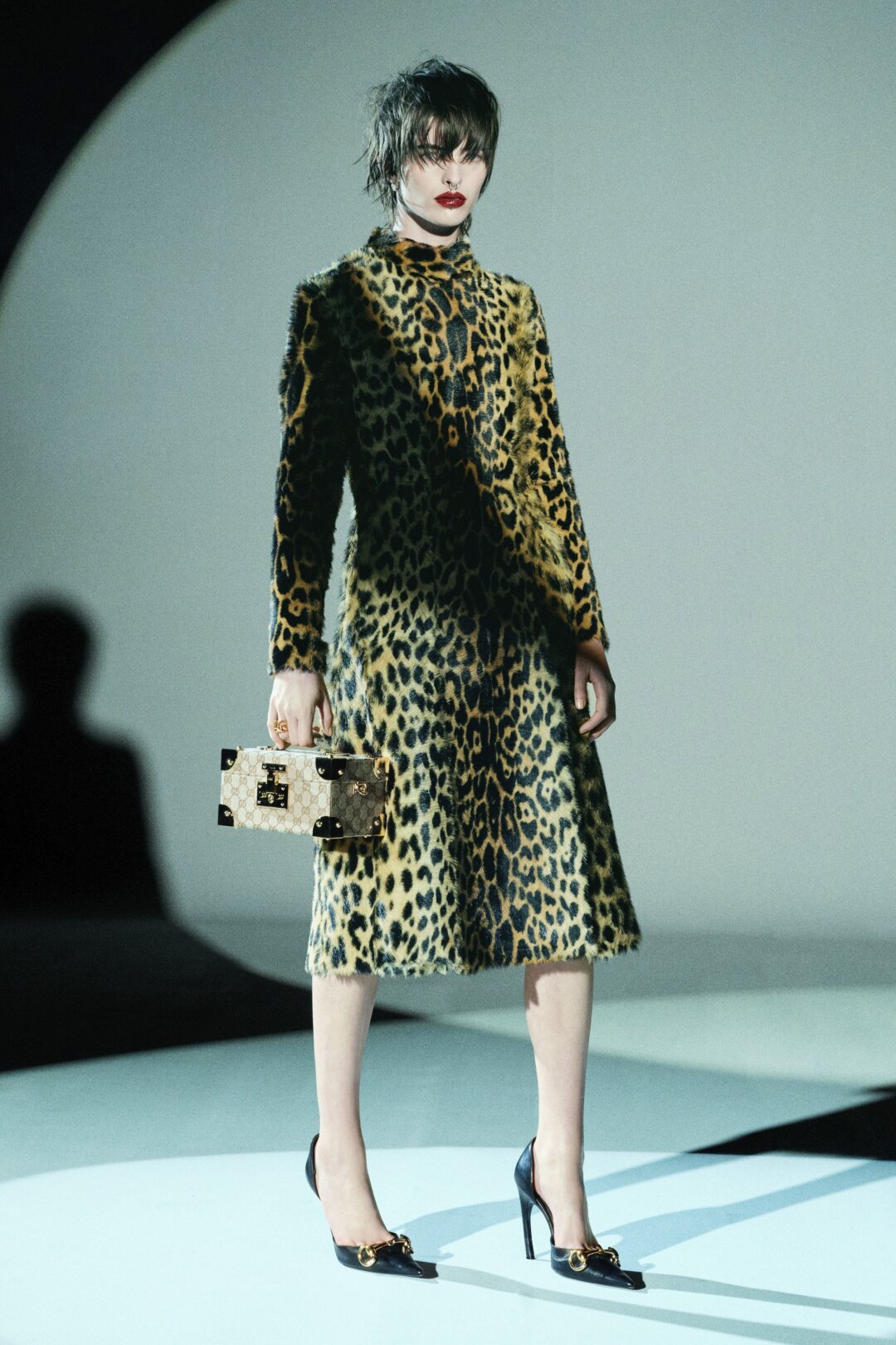 Лео-пальто, как в коллекции Gucci осень-зима 1999 года