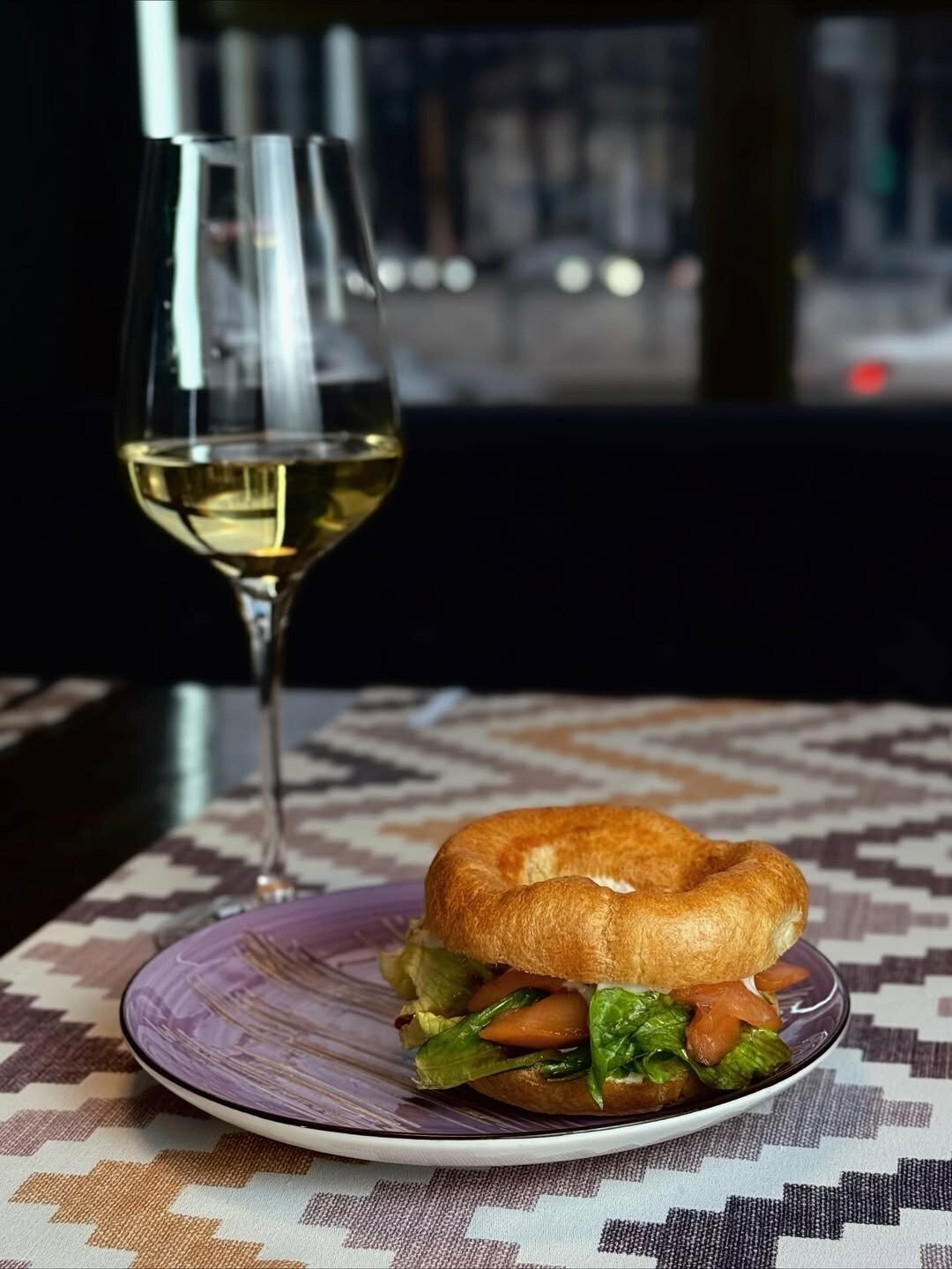 Бейгл с лососем из The Amber