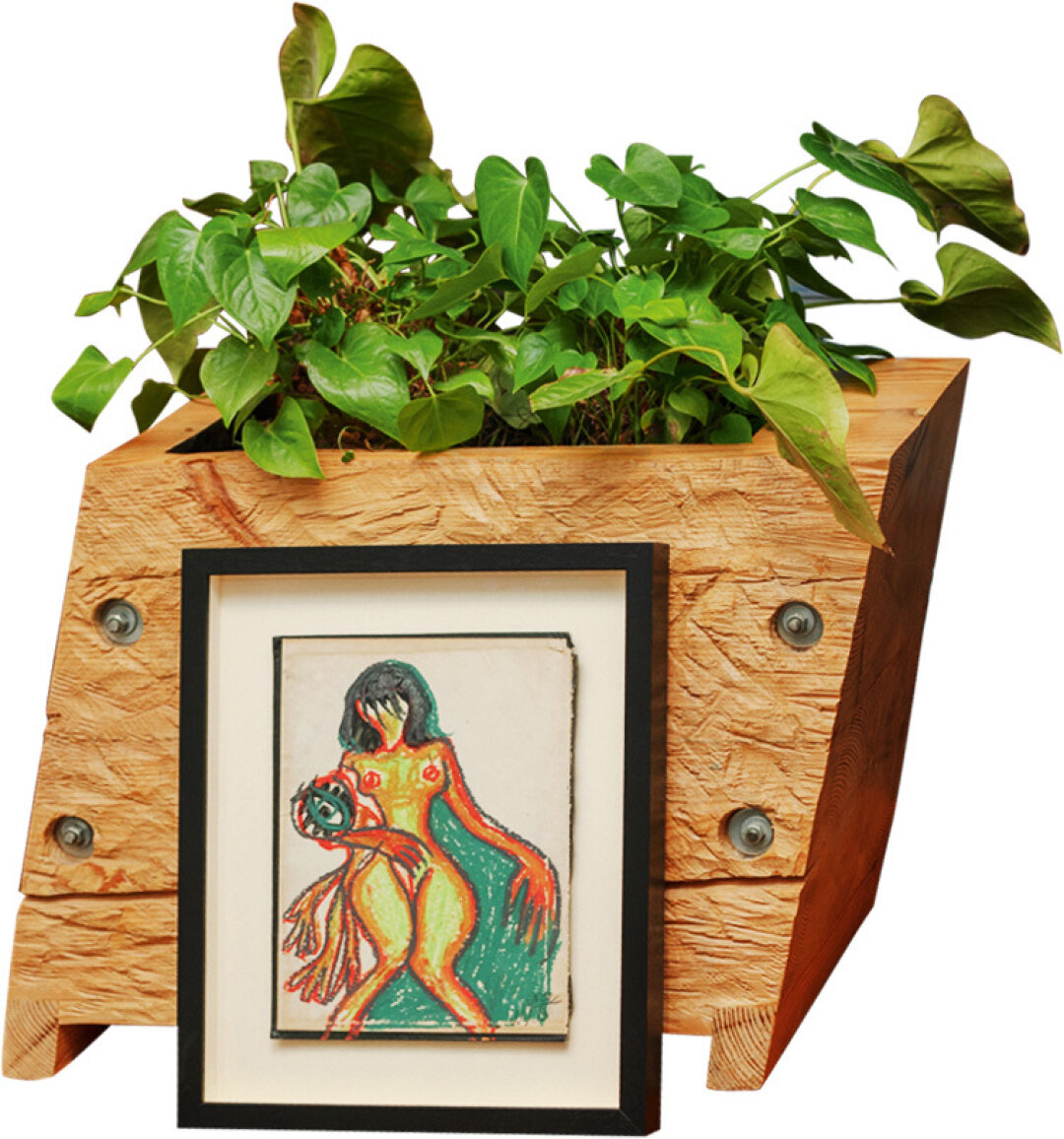 Ящик Артема Филатова сделан специально для проекта «Лес пристрастий», на его фоне — работа петербургского искоренителя академизма Мстислава Павлова