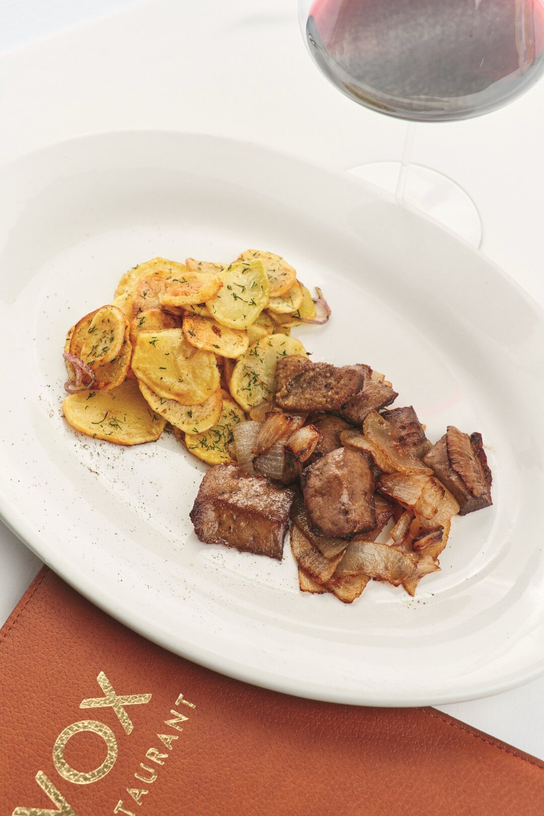 Знаменитую печень в VOX готовят на гриле или по-домашнему — на сковородке с топленым маслом