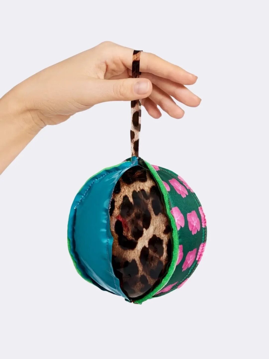 Елочная игрушка Ola Ola, 2 000 руб.