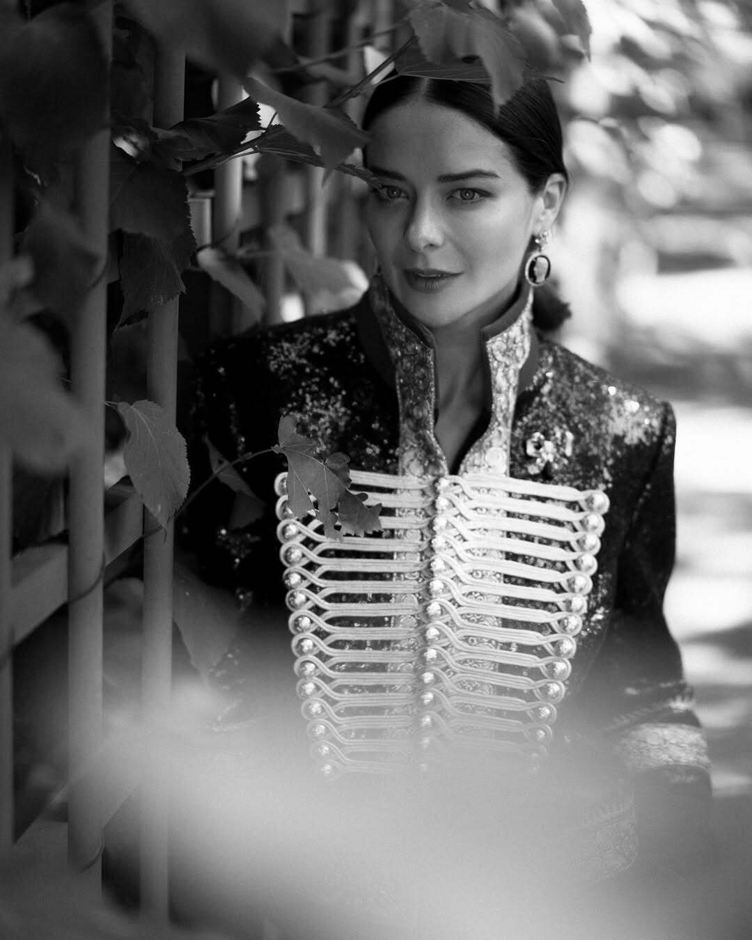 Марина Александрова. в жакете Ranevsky и украшениях Russkaya Skazka