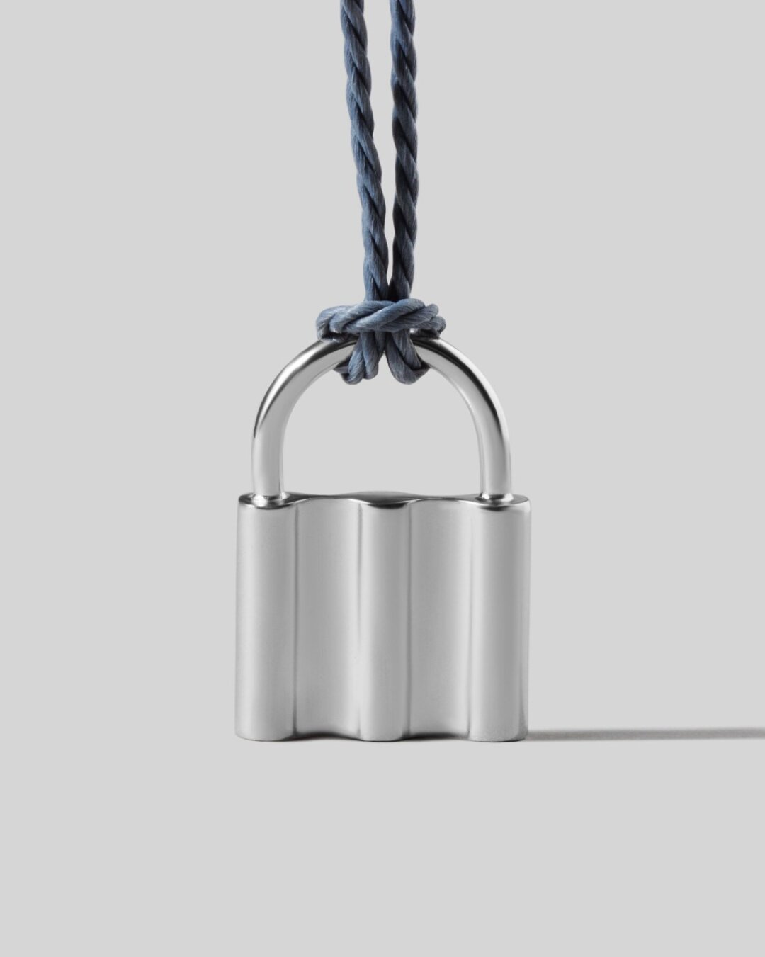 Кулон Alvaar, 3 200 руб.