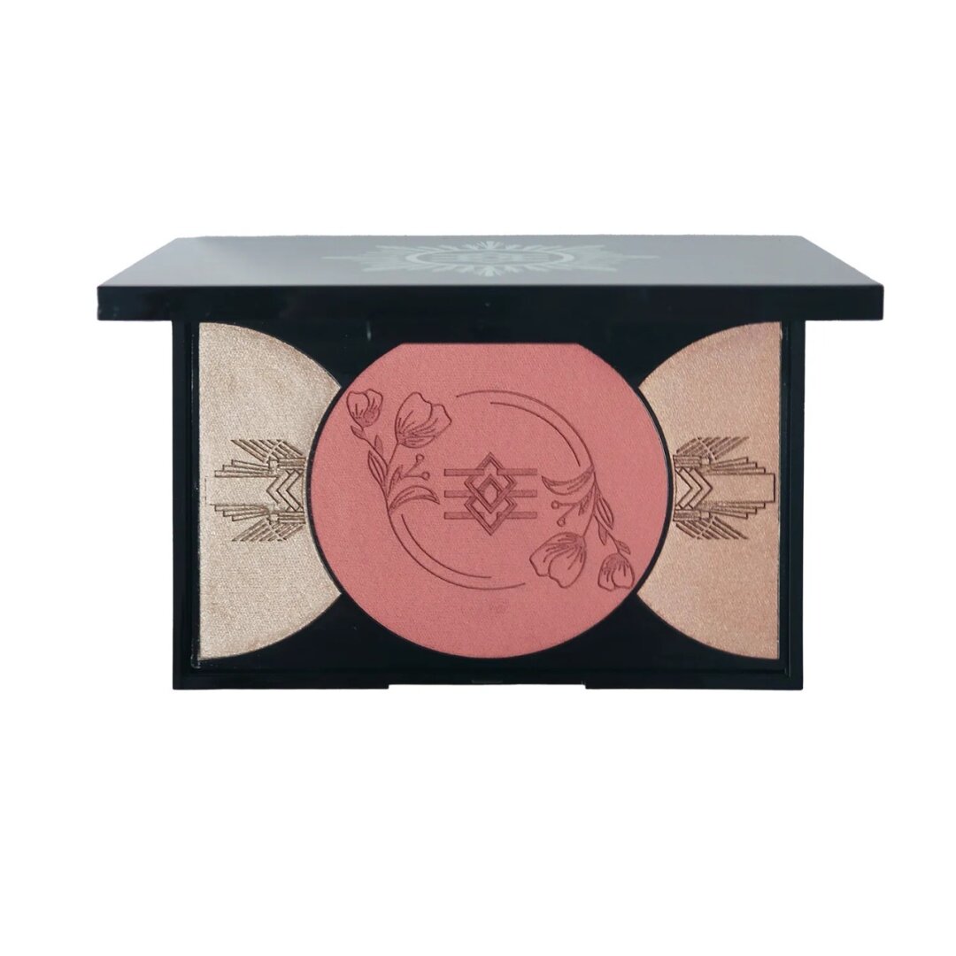 Палетка для лица Essential, «Иль де Ботэ», 3 600 руб.