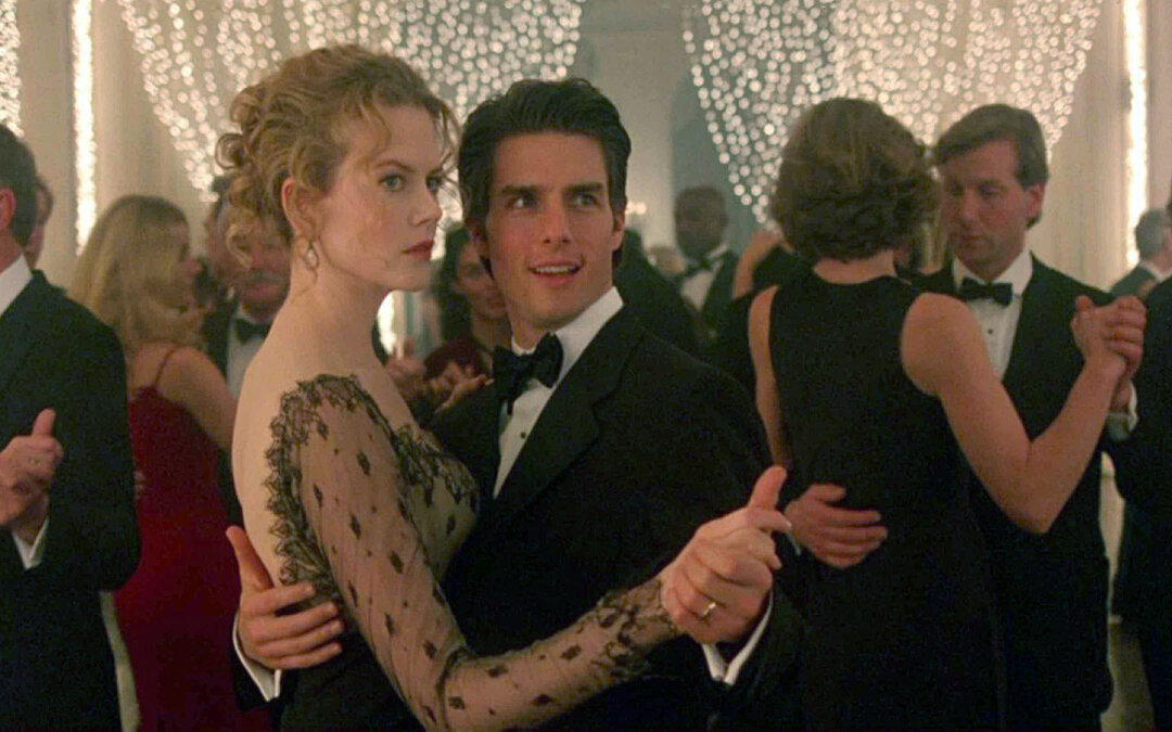 Кадр из фильма «С широко закрытыми глазами»