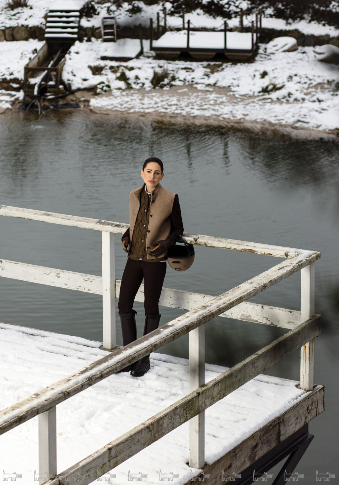 На Анне: серьги MERCURY