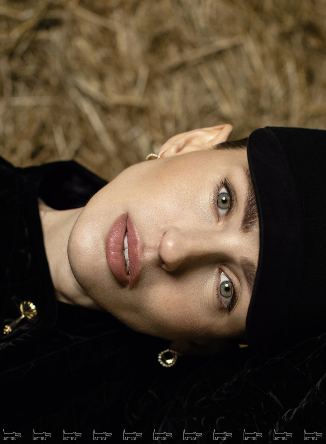 На Анне: серьги FERRIFIRENZE (Mercury)