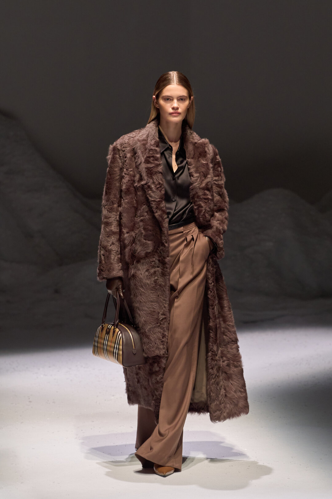 К нам возвращается клетка Burberry