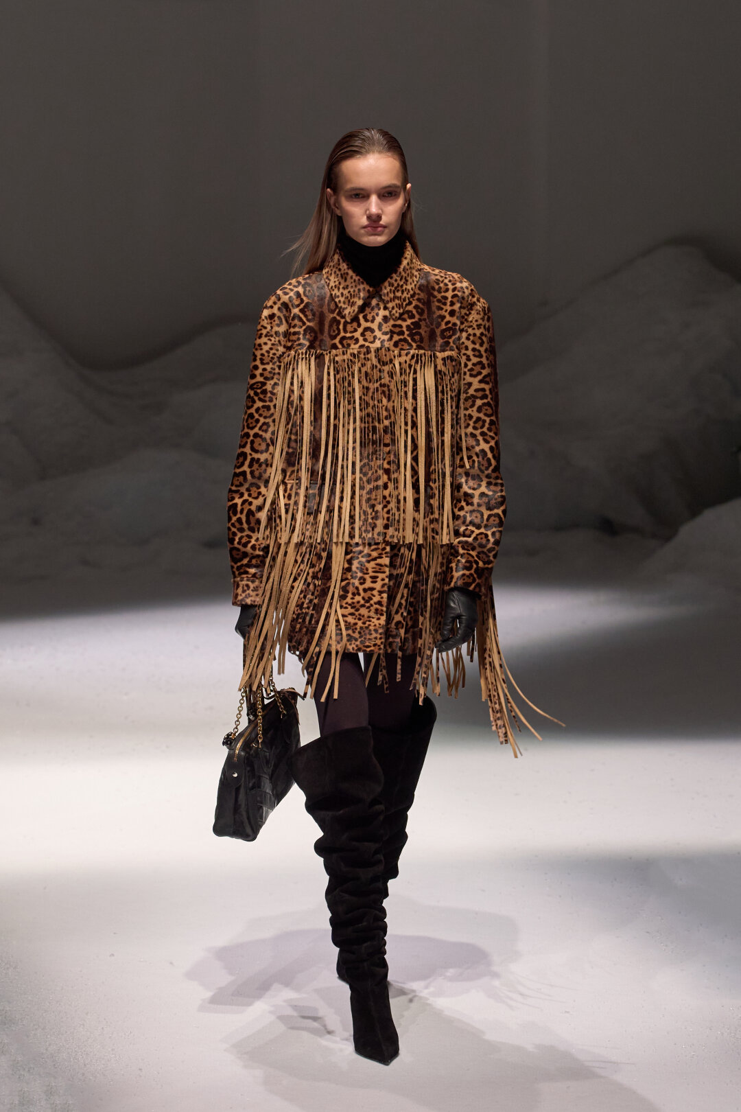 Лео-куртка Dolce & Gabbana в бахроме отправляется в наш вишлист