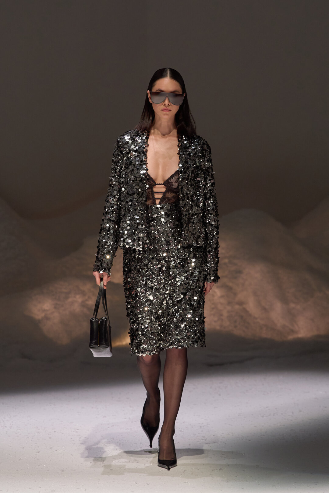 Пайетки Dolce & Gabbana и кружево Kiki de Montparnasse — match made in heaven!