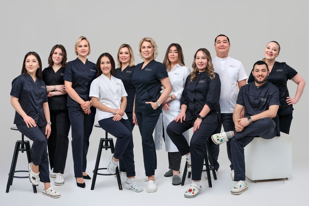 Команда клиники UpClub: гигиенист стоматологический Камила Батырова, гигиенист стоматологический Дарья Третьяк, стоматолог-терапевт Мария Шайхутдинова