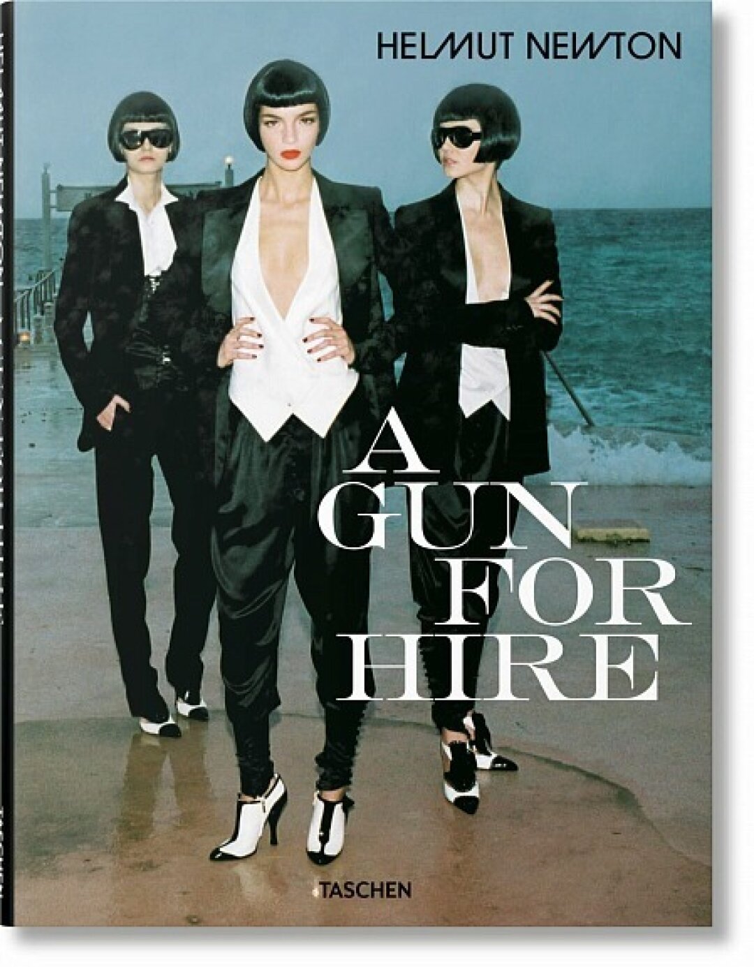 Книга Helmut Newton. A Gun for Hire, «Подписные издания», 9 128 руб.