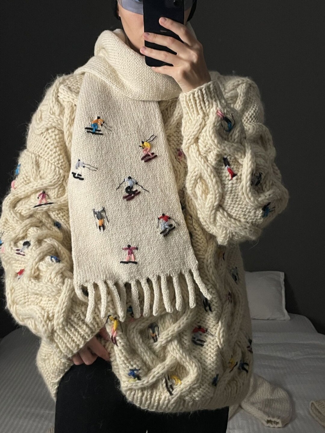 Шарф Mirstores, 19 990 руб.