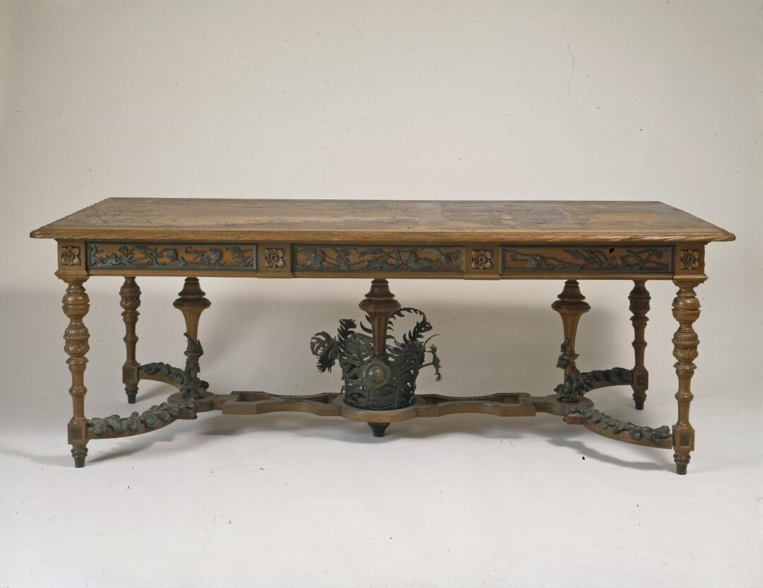 Мастерская Галле. По рисункам Эмиля Галле и Луи Эсто Стол с наборной столешницей «Флора Лотарингии». Франция, Нанси. 1893