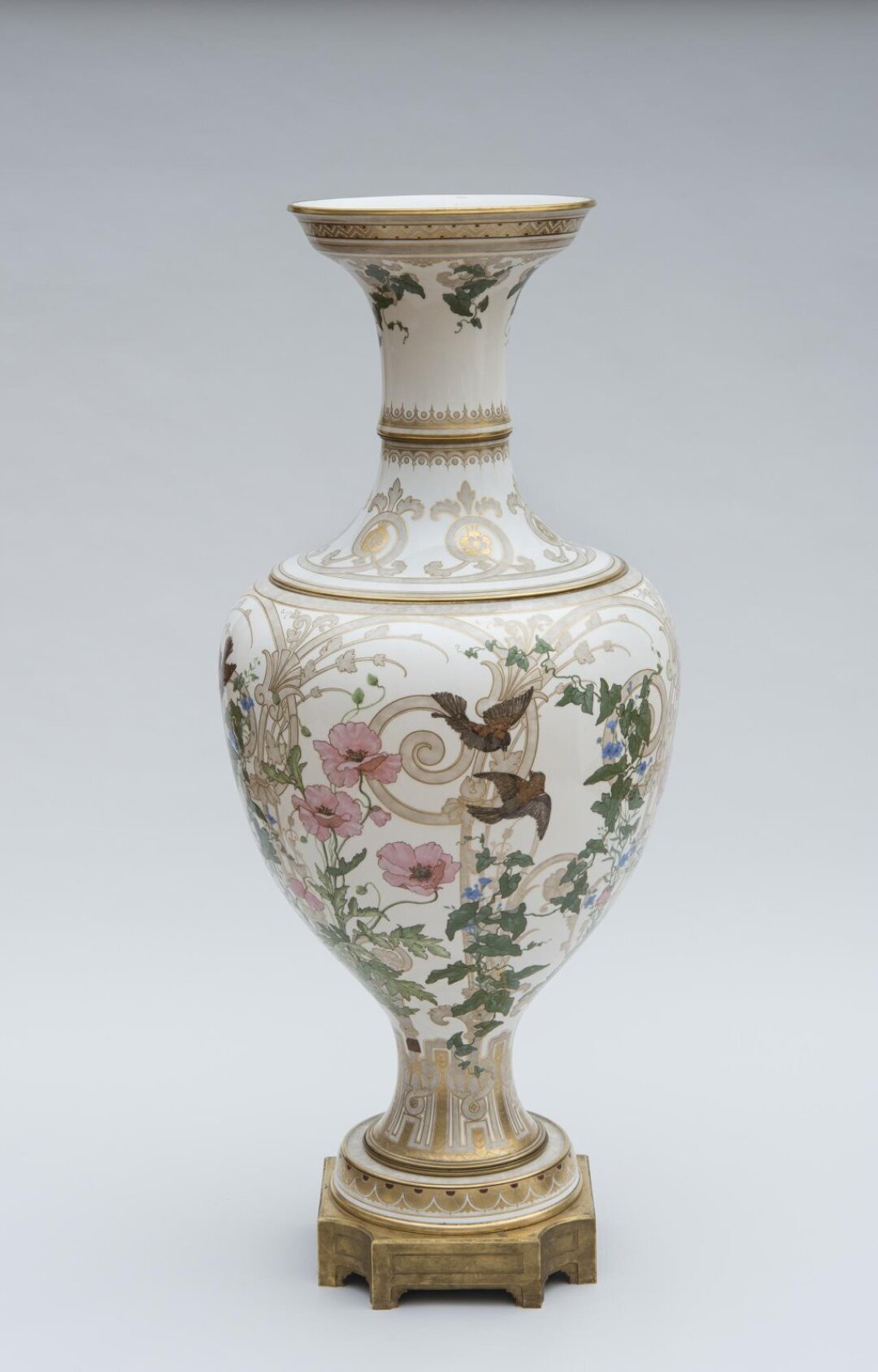 Орас Бьевиль. Нимская Ваза. Франция, Севр, Севрская фарфоровая мануфактура, 1888