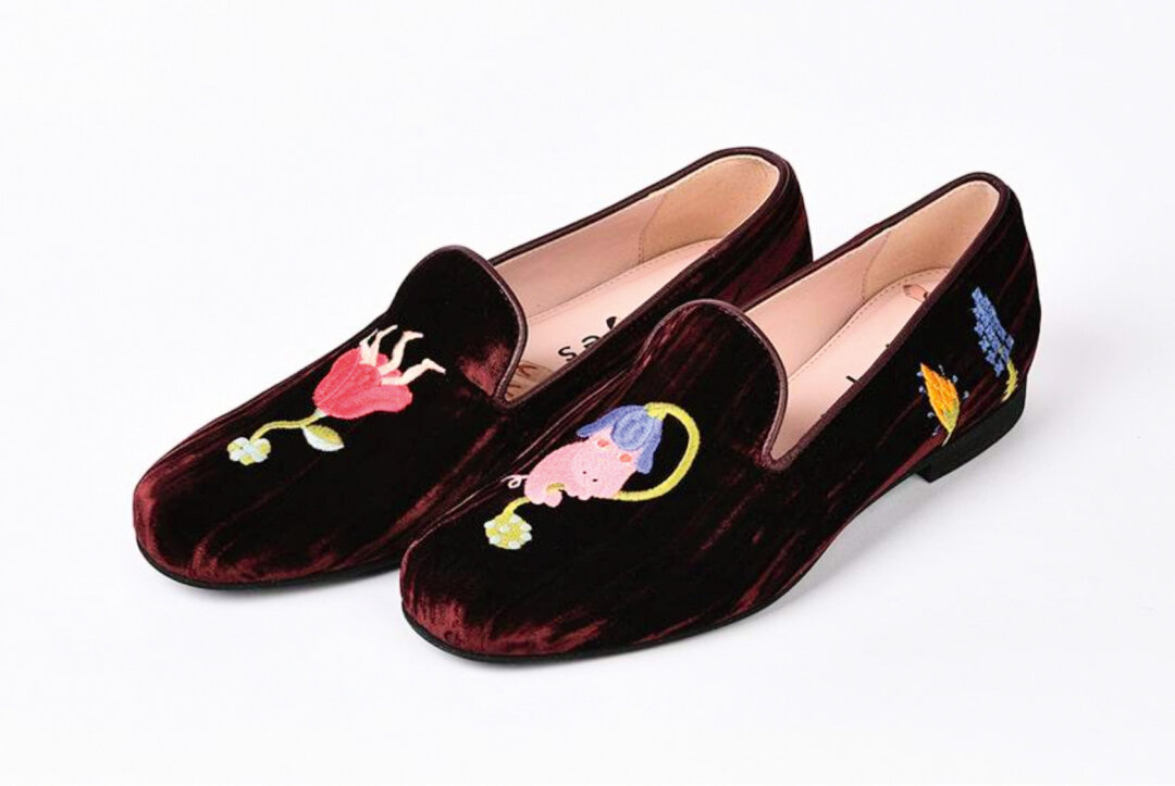 Арт+фэшн! Убеждены, что высокохудожественные мюли обувного кутюрье Милы Разгуляевой-Благонравовой достойны попадания в фэшн-коллекцию Эрмитажа. Наш